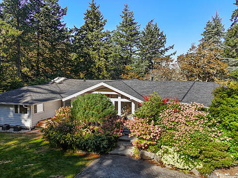 2623 Queenswood Drive, Saanich