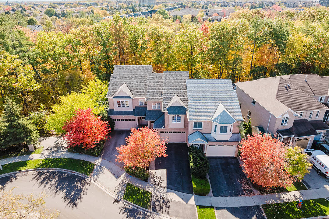 319 Ravineview Way, Oakville, Ontario