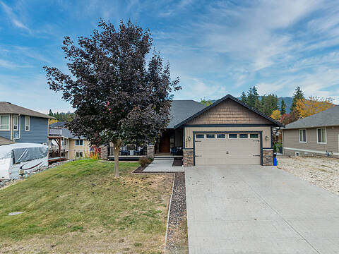 1660 22 Street NE, Salmon Arm