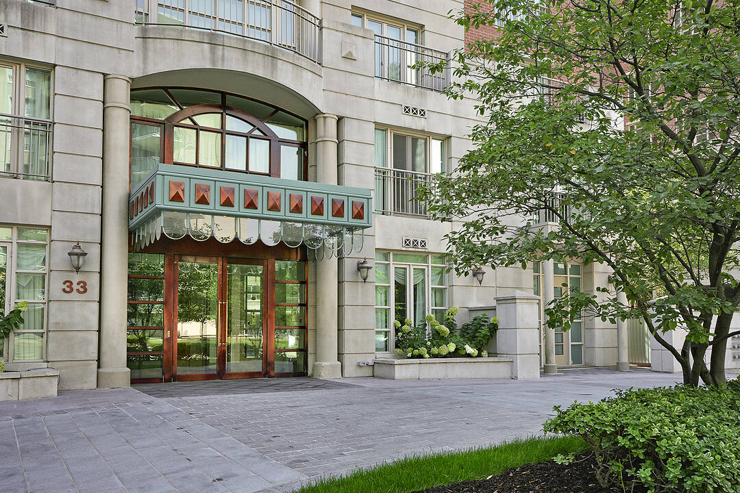 33 Delisle Ave #905, Toronto, Ontario