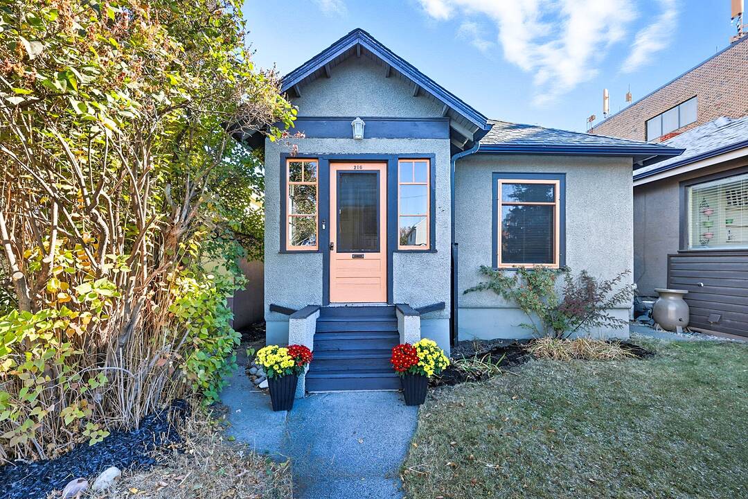 216 9 Street NE, Calgary, Alberta