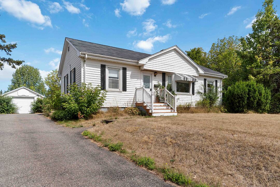 9643 Commercial Street, New Minas, Nova Scotia