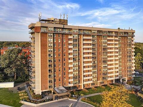 333 Rue Riverside, Apt. 802, Saint-Lambert