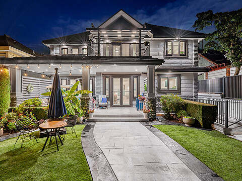 559 4th Street E, North Vancouver