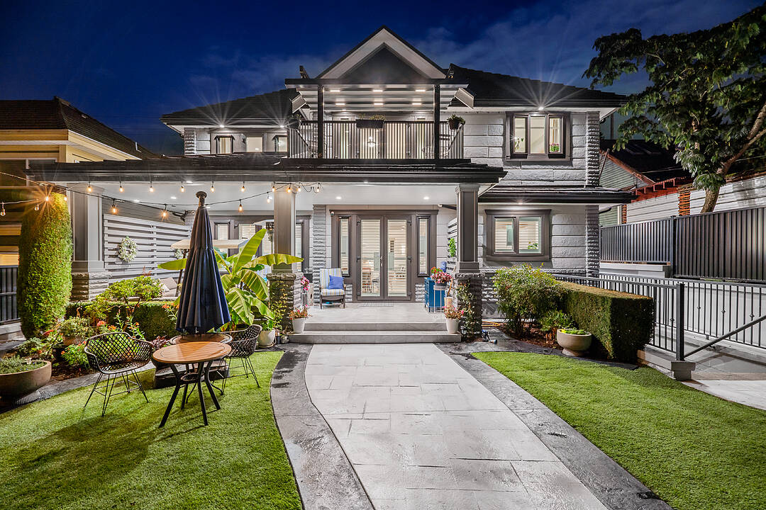 559 4th Street E, North Vancouver, British Columbia