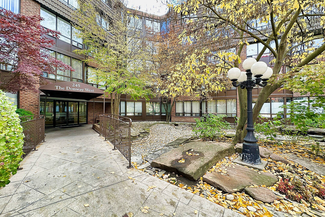 245 The Donway W #204, Toronto, Ontario