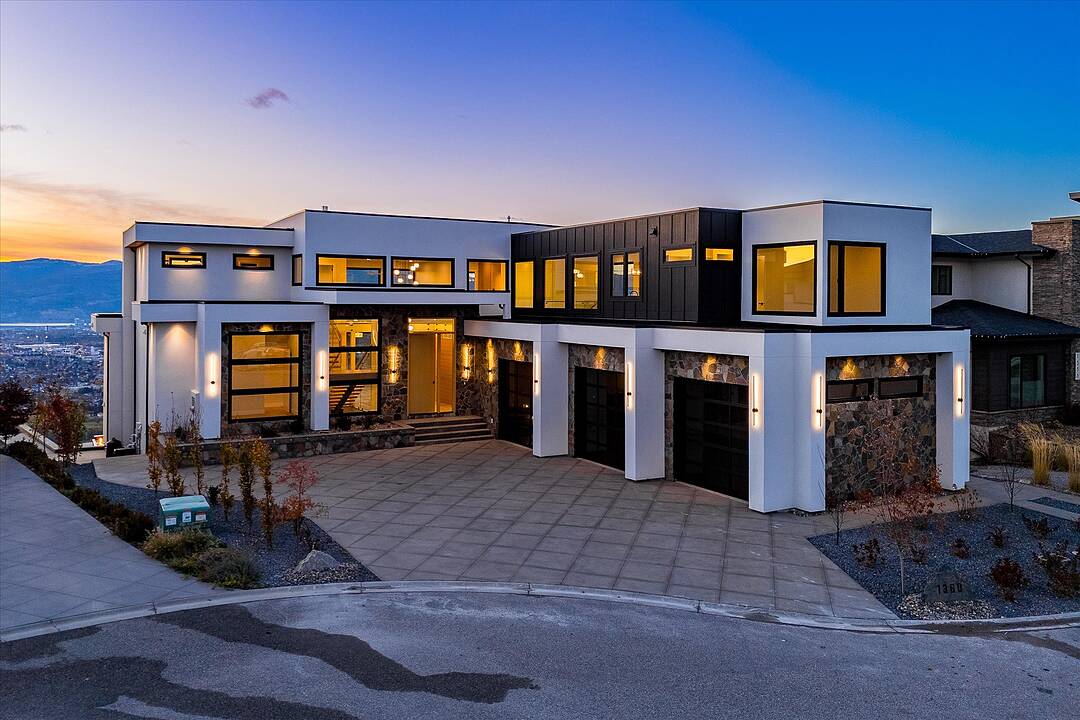 1360 Mine Hill Drive, Kelowna, British Columbia