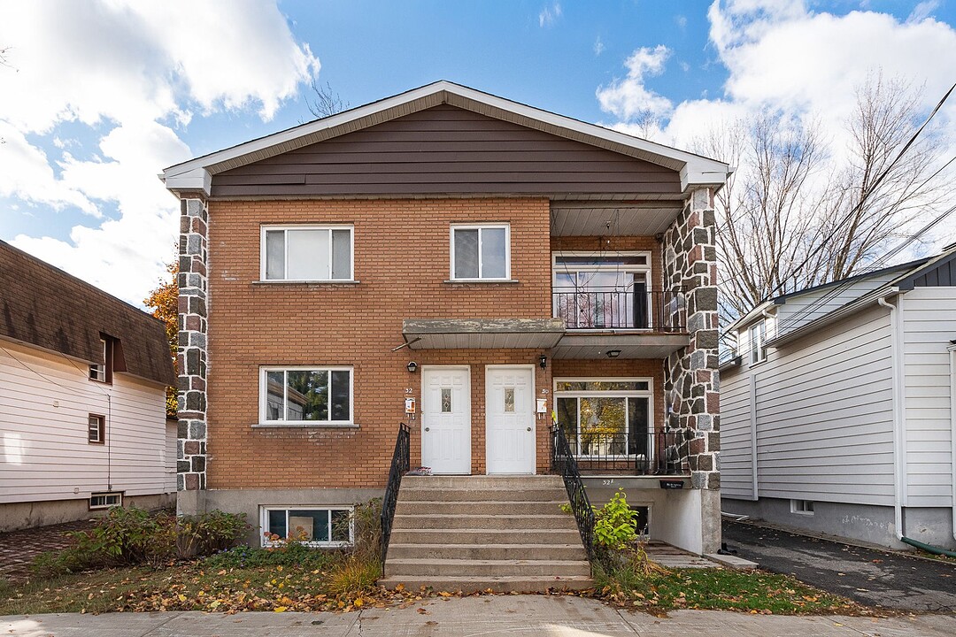 30-32 Rue Lecompte, Sainte-Thérèse, Québec