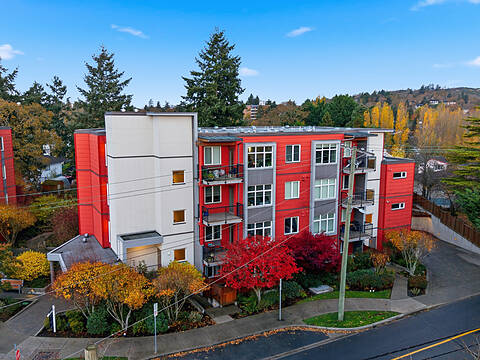 206-4040 Borden Street, Saanich