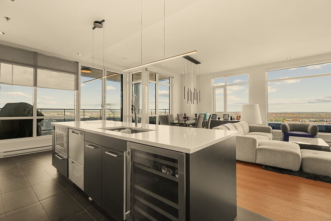 2825 Av. du Cosmodôme, Apt. 1401, Chomedey, Québec