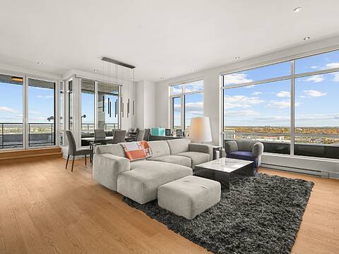 2825 Av. du Cosmodôme, Apt. 1401, Chomedey