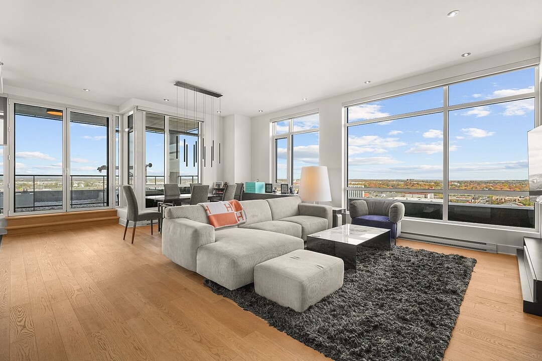 2825 Av. du Cosmodôme, Apt. 1401, Chomedey, Québec