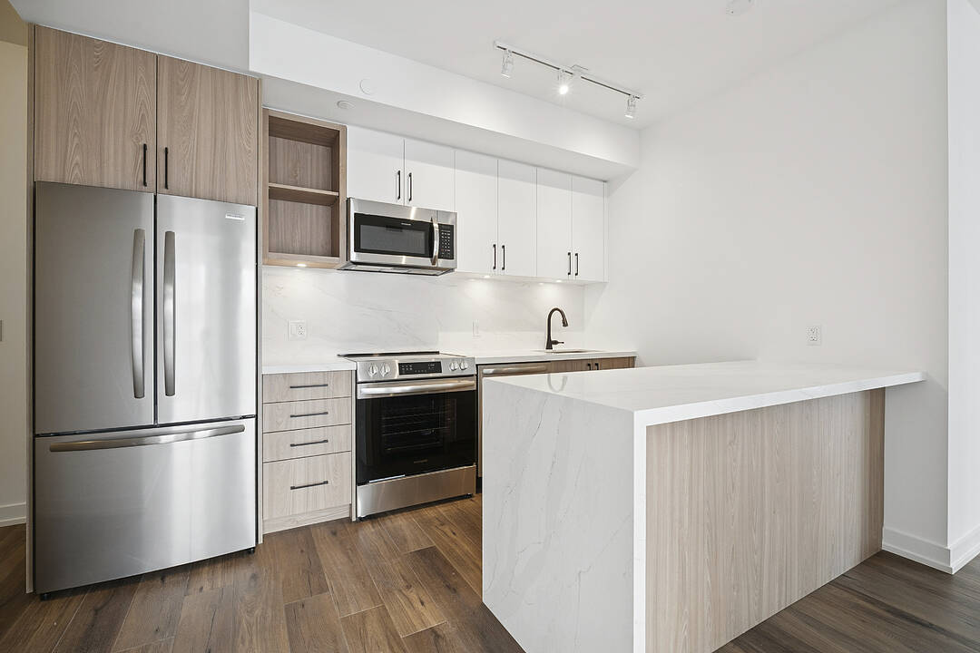 333 Sunseeker Ave #524, Innisfil, Ontario