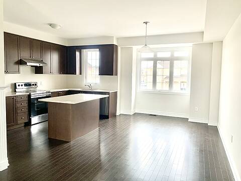 10 Oakmore Lane, Brampton