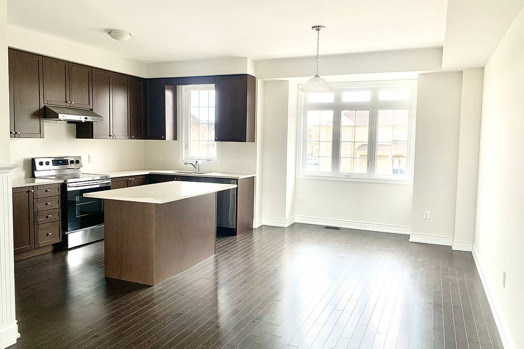 10 Oakmore Lane, Brampton, Ontario