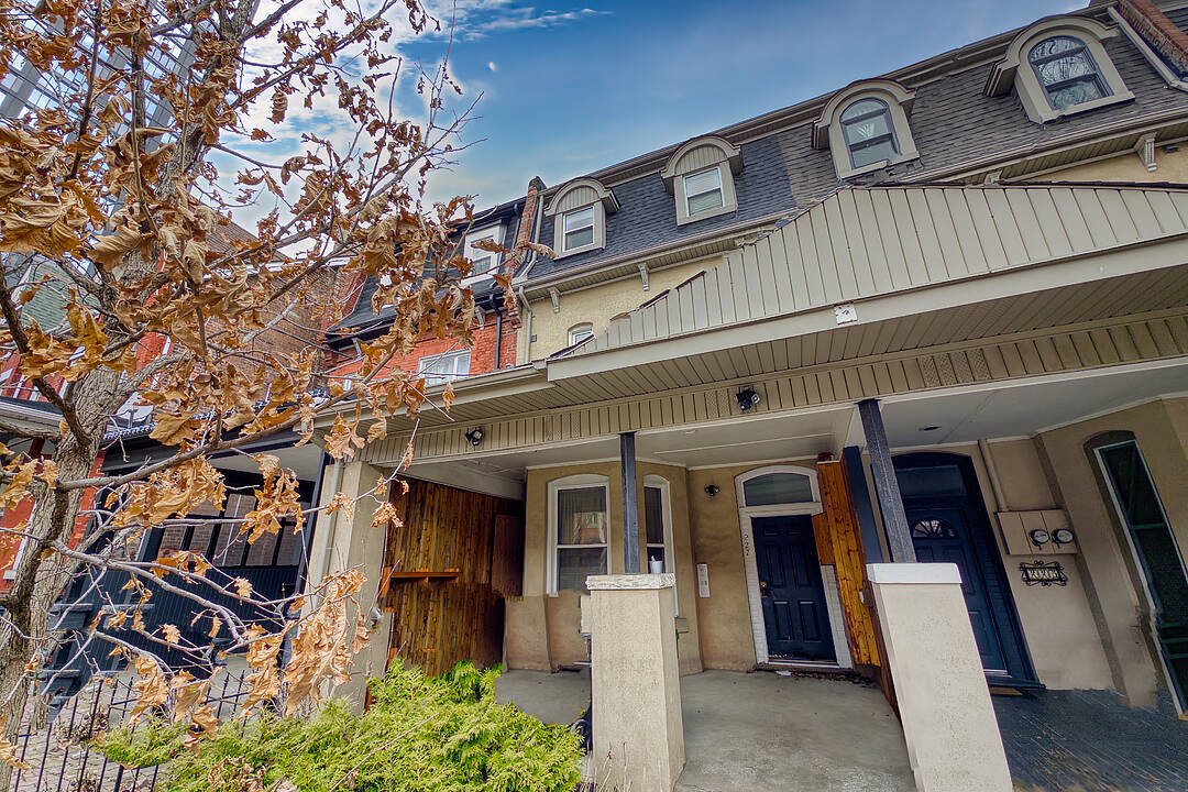 227 Beverley St, Toronto, Ontario
