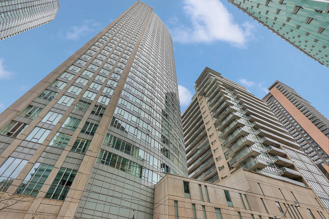 210 Victoria St #2403, Toronto, Ontario