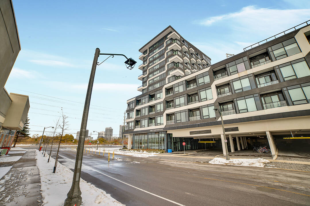 2489 Taunton Rd #413, Oakville, Ontario