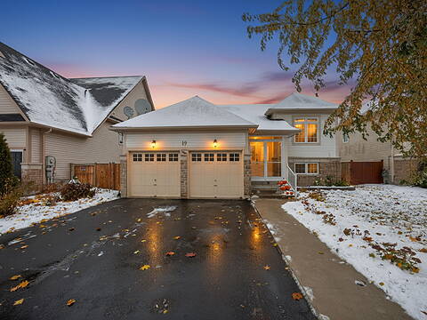 19 Grand Poplar Lane, Wasaga Beach