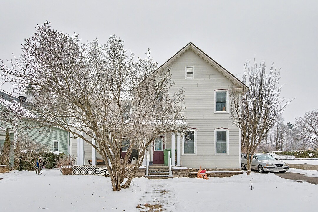 662-662A Rue Principale, Lachute, Québec