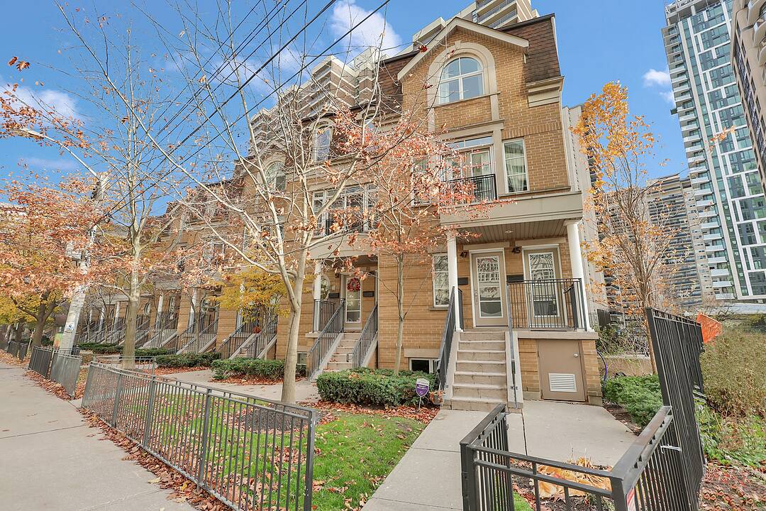 45 Pleasant Blvd, Toronto, Ontario