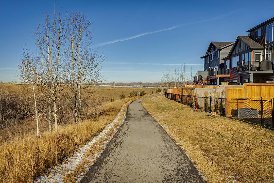 57 Crestridge Bay SW, Calgary, Alberta