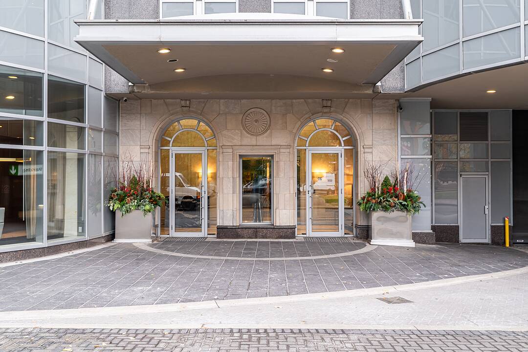 10 Bellair St #1403, Toronto, Ontario