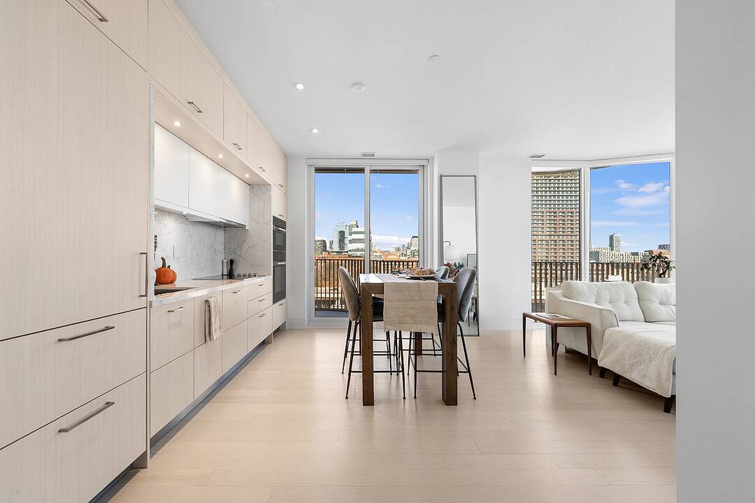 155 Merchants' Wharf #831, Toronto, Ontario