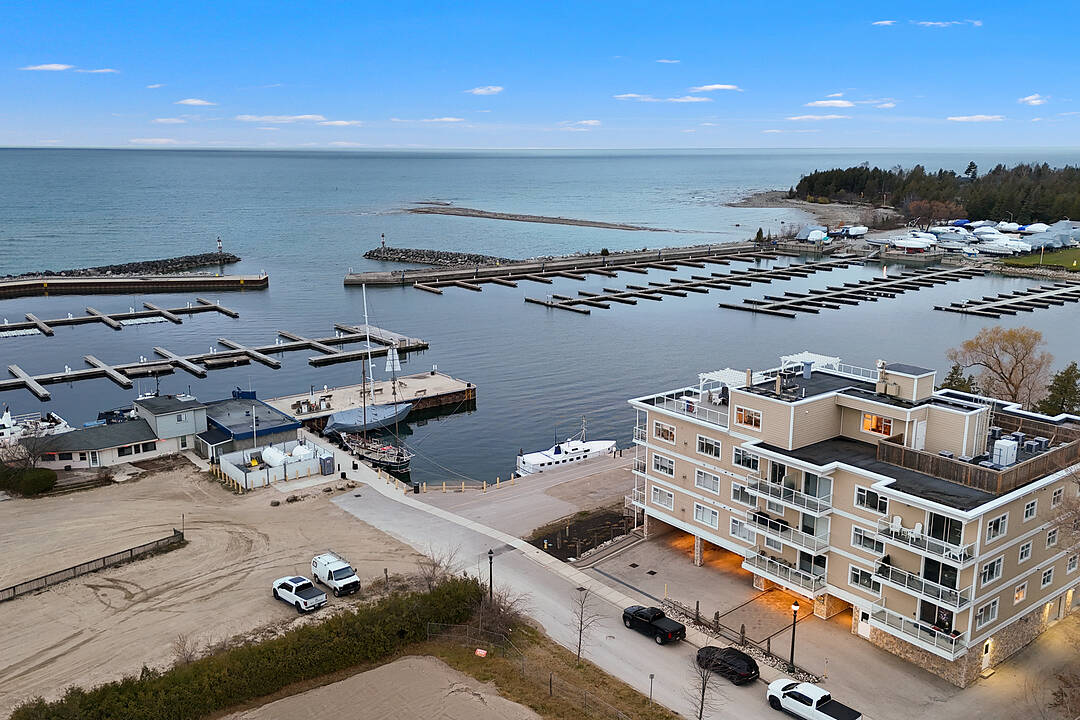 137 Elgin Street #302, Saugeen Shores, Ontario