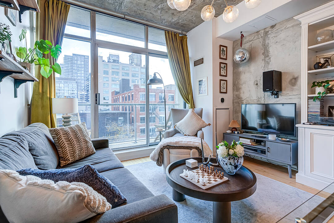 388 Richmond St W #516, Toronto, Ontario