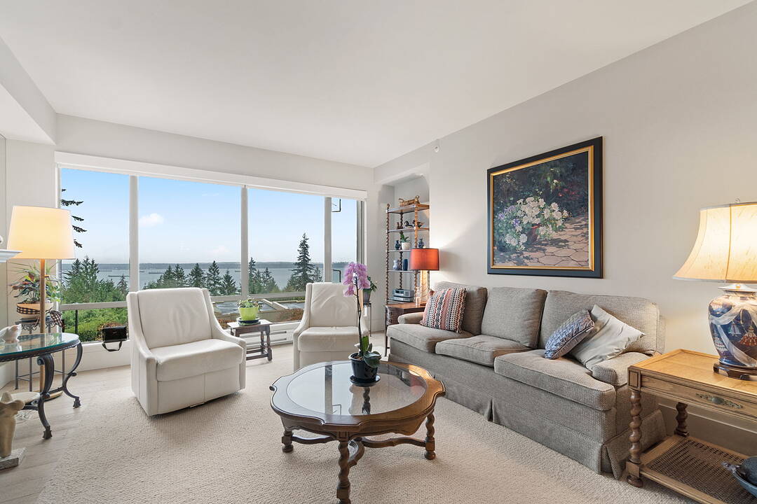 3105 Deer Ridge Drive #201, West Vancouver, British Columbia