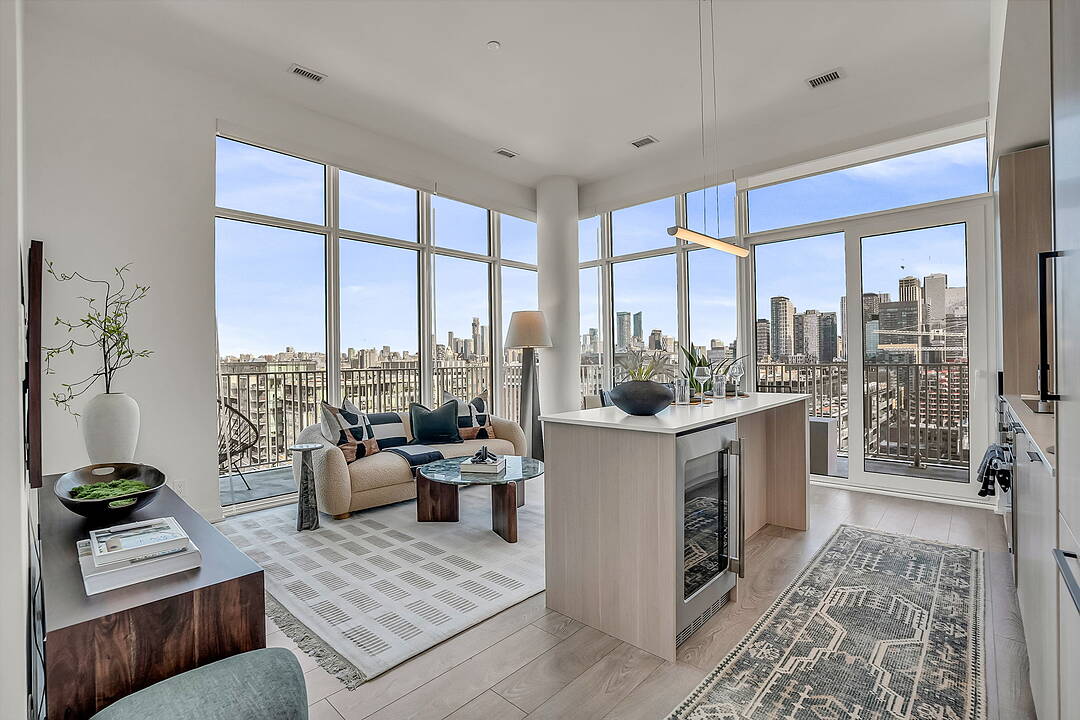 88 Bathurst St #1404, Toronto, Ontario