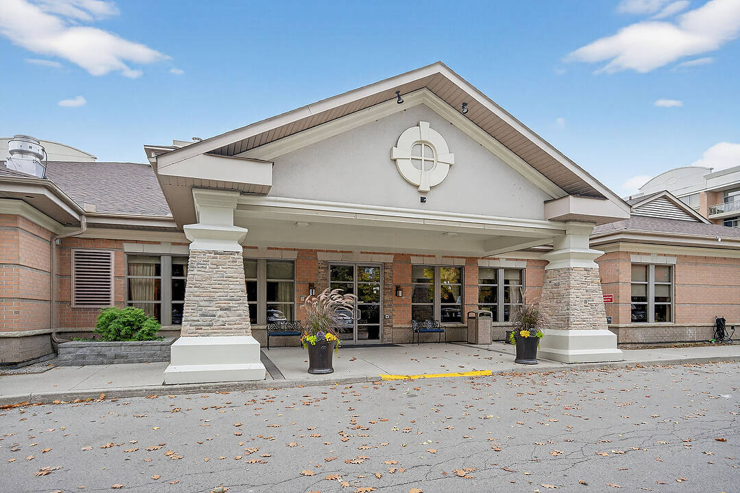 100 Burloak Dr #2305, Burlington, Ontario