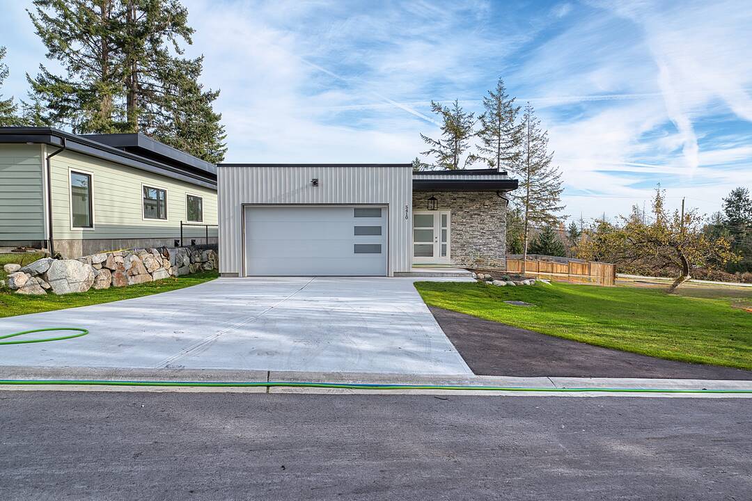 5410 Stellar Way, Sechelt, British Columbia