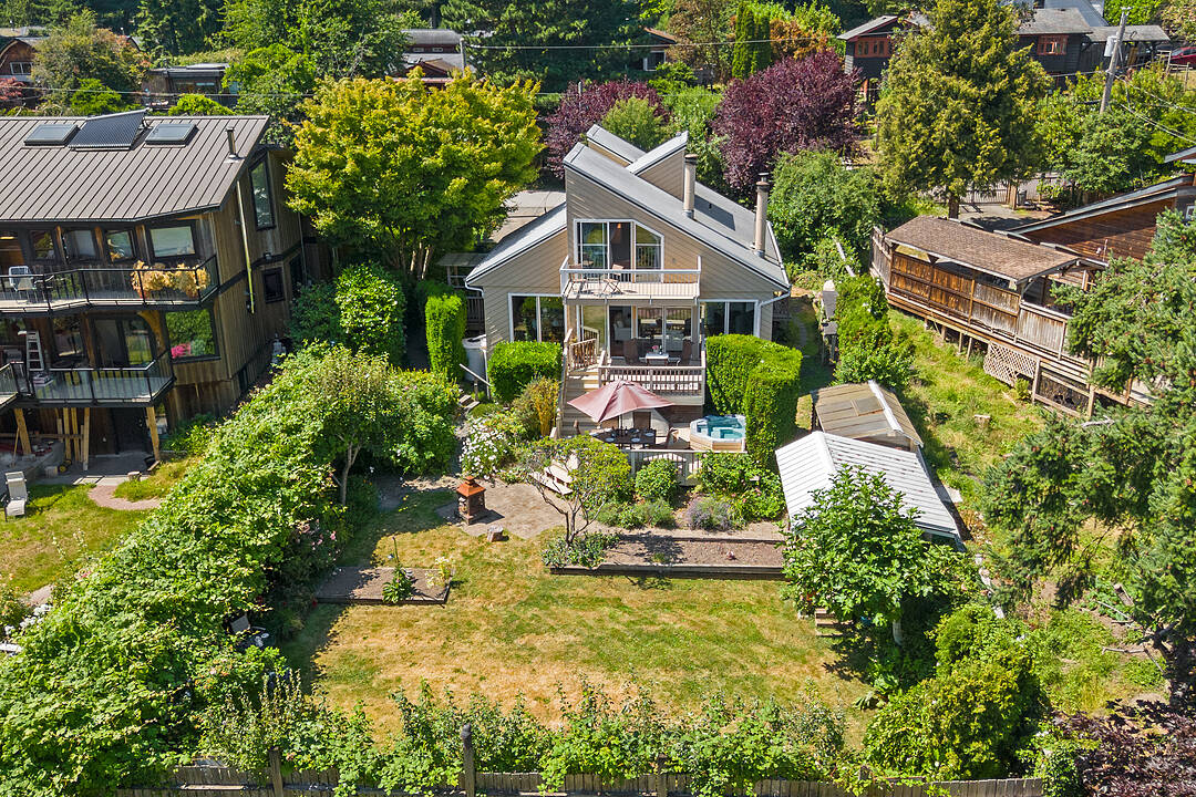 1115 Lenora Road, Bowen Island, British Columbia