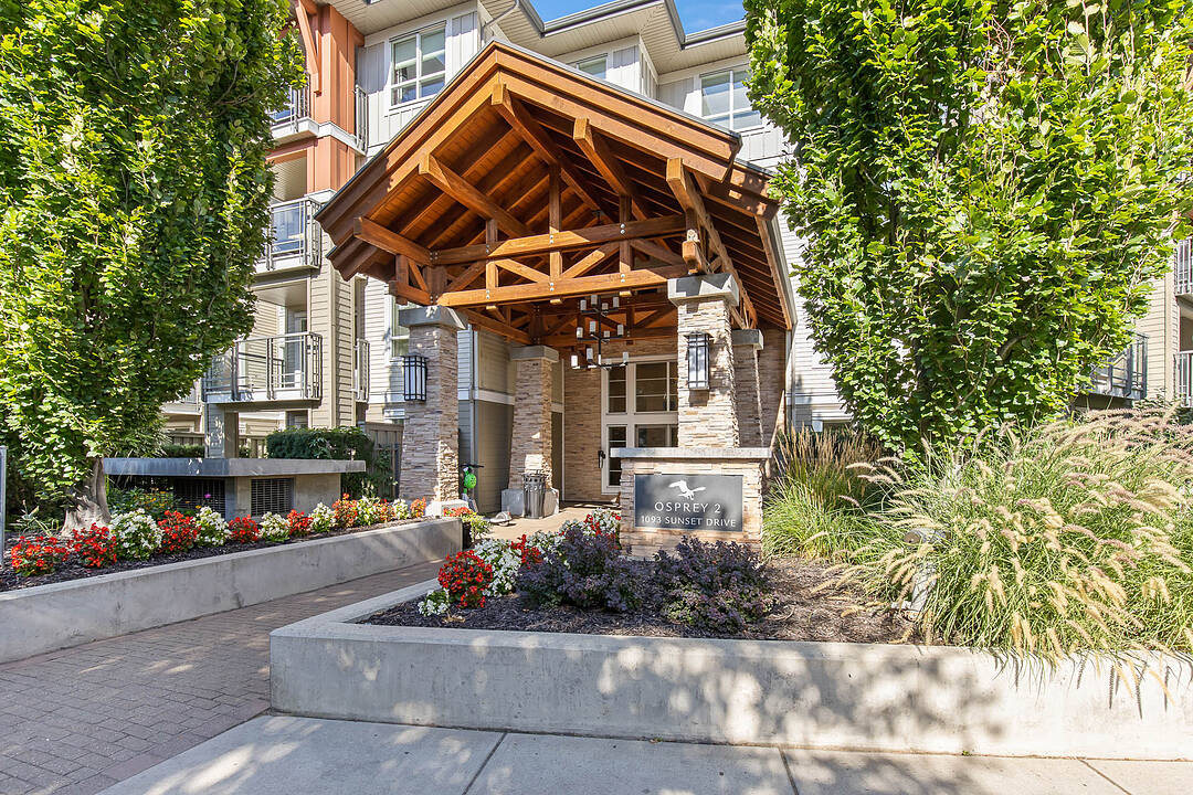 210-1093 Sunset Drive, Kelowna, British Columbia