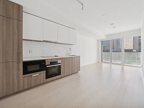 15 Queens Quay E #618, Toronto