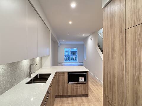 2320 Emery Court #106, North Vancouver