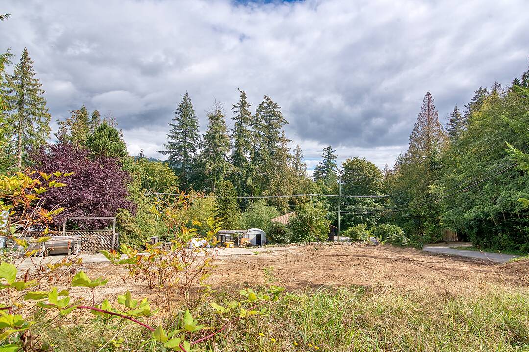 7712 Fawn Road, Halfmoon Bay, British Columbia