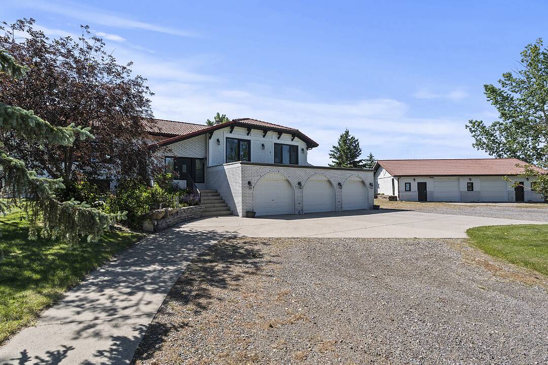 434205 32 Street East, Rural Foothills County, Alberta