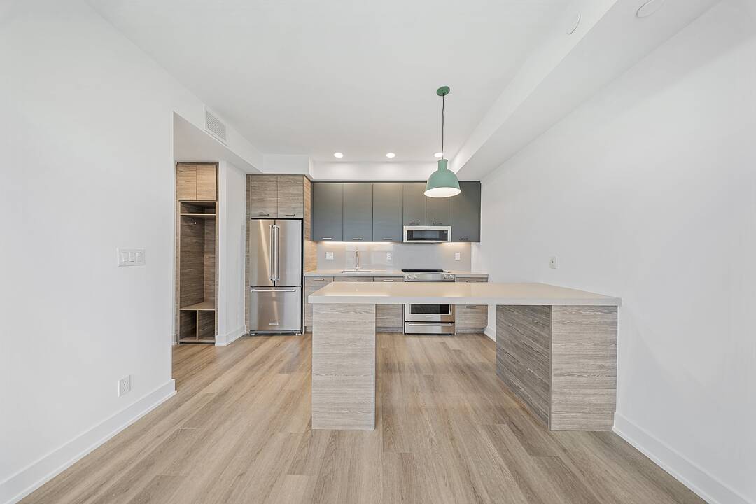 484 Spadina Ave #611, Toronto, Ontario