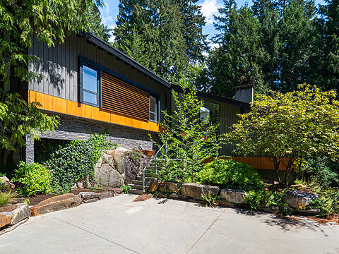 3985 Bayridge Avenue, West Vancouver