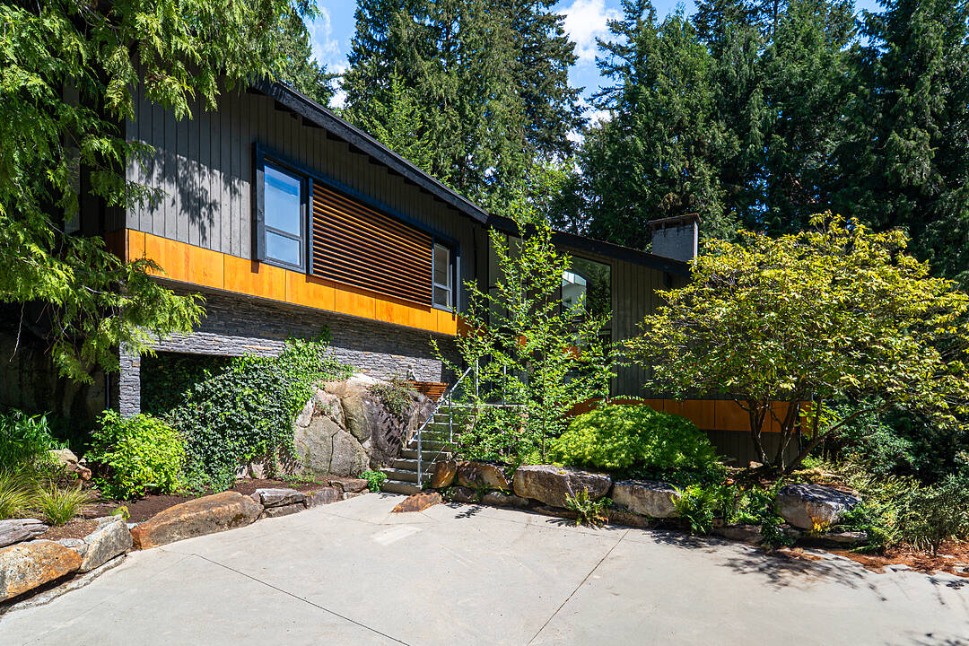 3985 Bayridge Avenue, West Vancouver, British Columbia