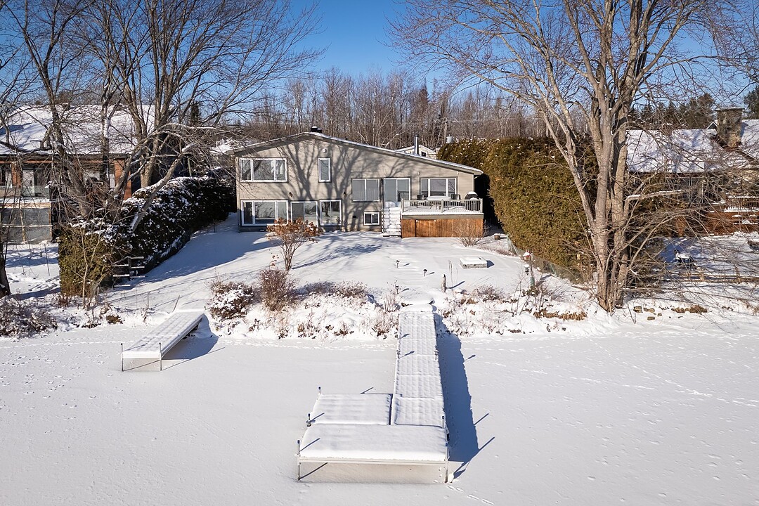 242 Rue Bernard, Magog, Québec