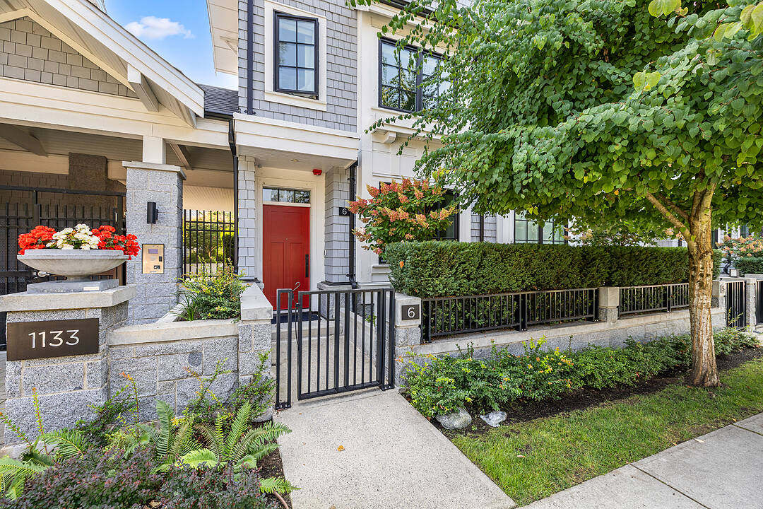 1133 Ridgewood Drive #6, North Vancouver, British Columbia