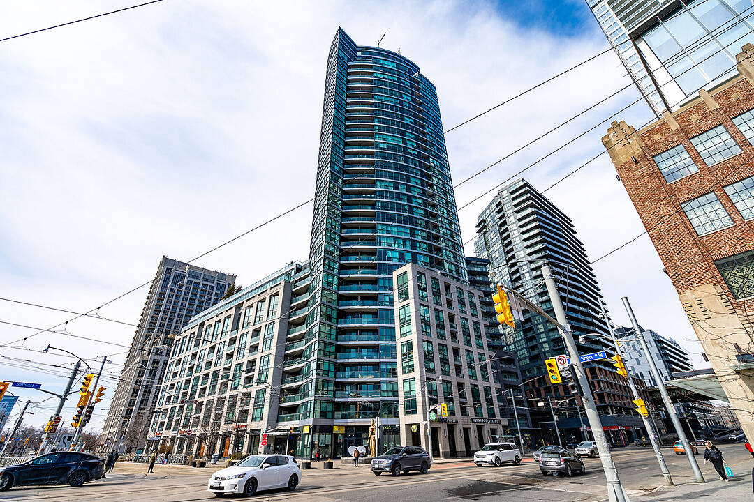 235 - 600 Fleet St, Toronto, Ontario