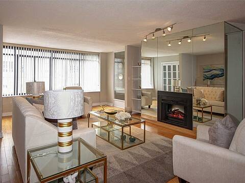 135 George St S #601, Toronto