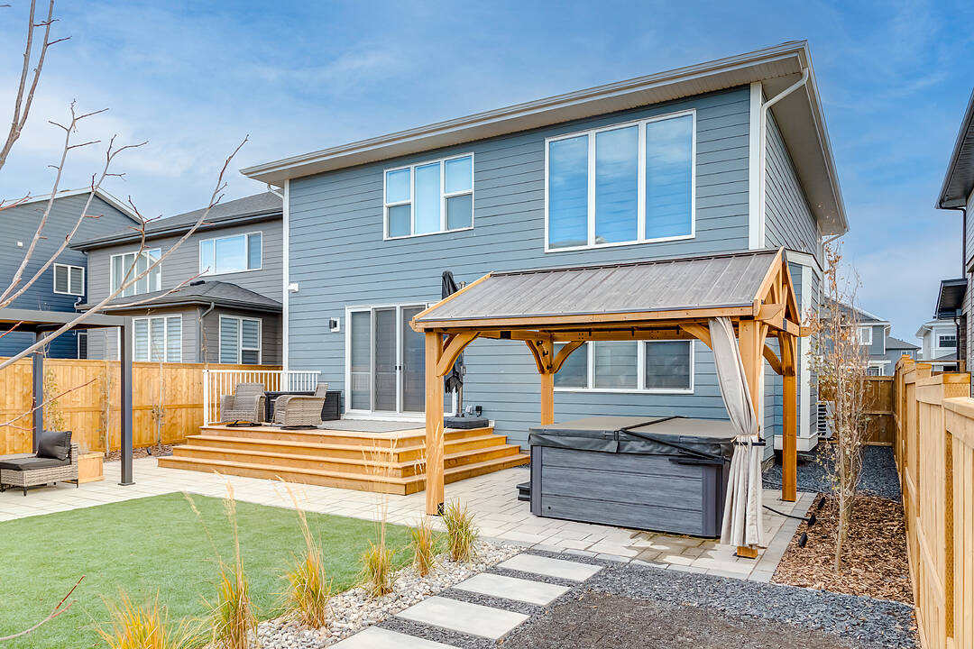 18 South Shore Bay, Chestermere, Alberta