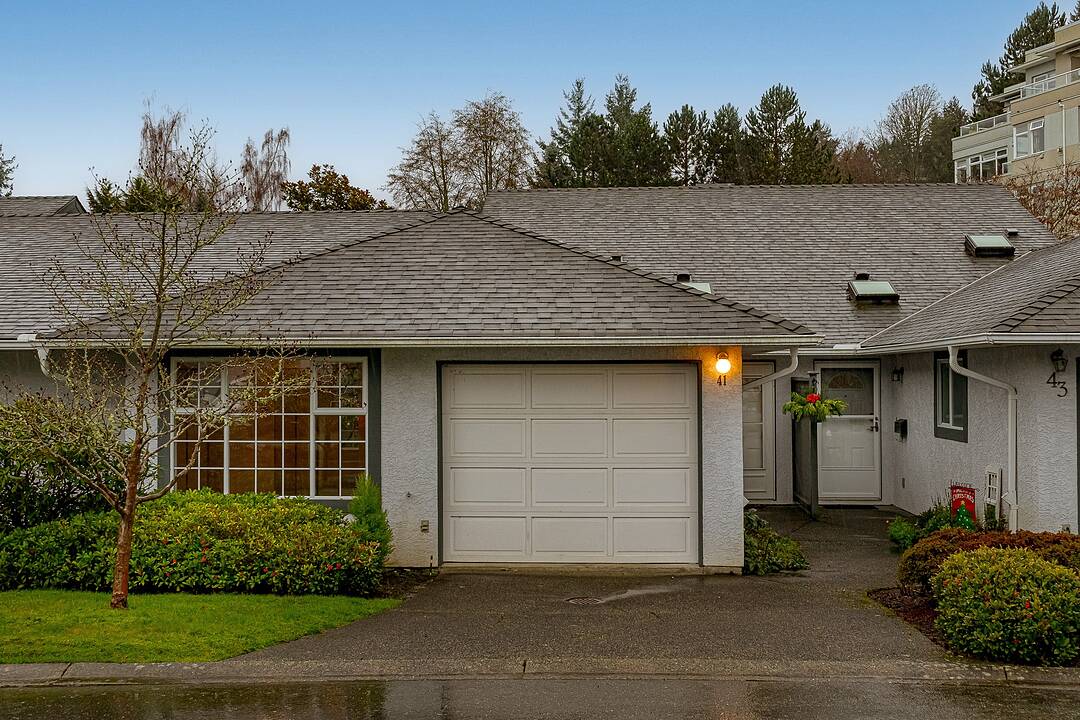 41-5110 Cordova Bay Road, Saanich, British Columbia