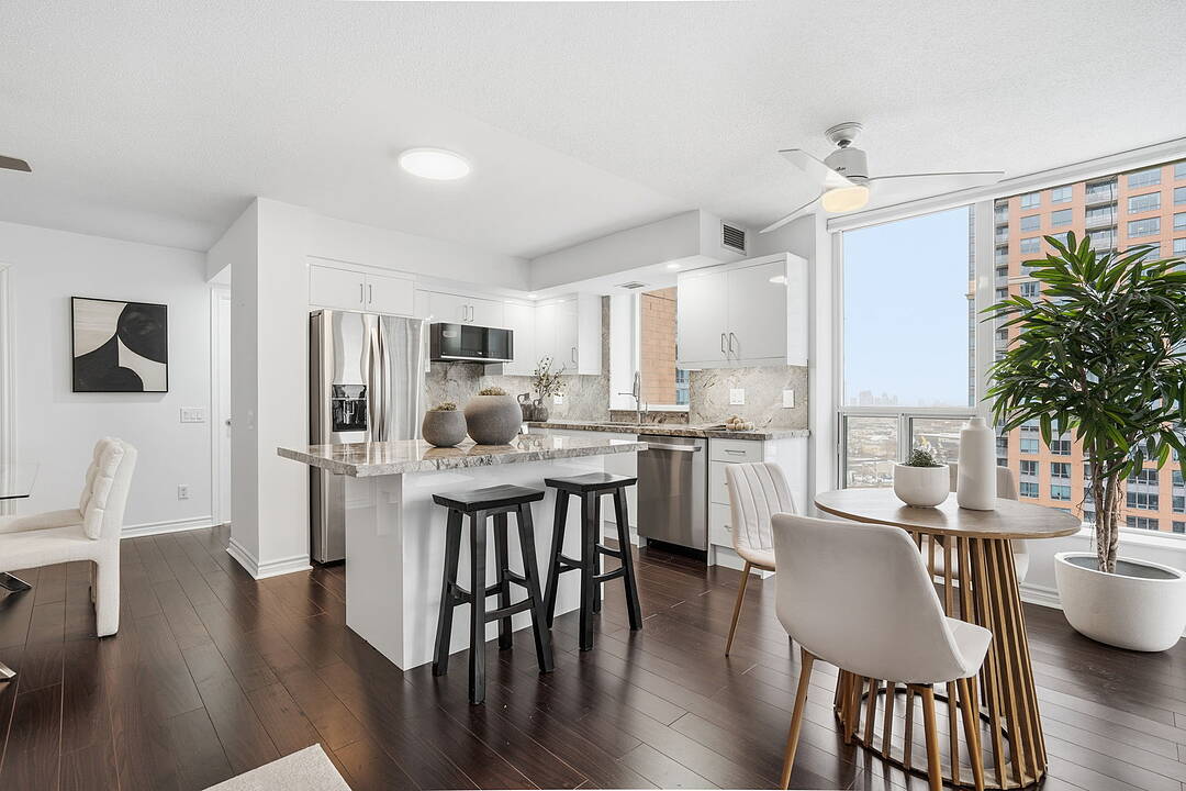 1210 - 5229 Dundas St W, Toronto, Ontario